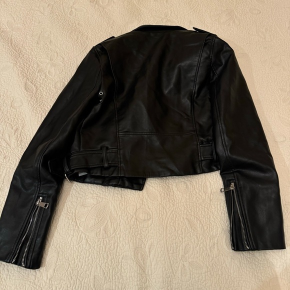 ZARA BLACK CROPPED FAUX LEATHER MOTO JACKET SIZE SMALL - Picture 3 of 3